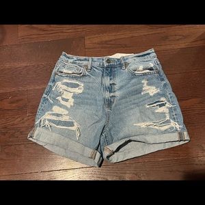 American Eagle Relaxed Mom short
